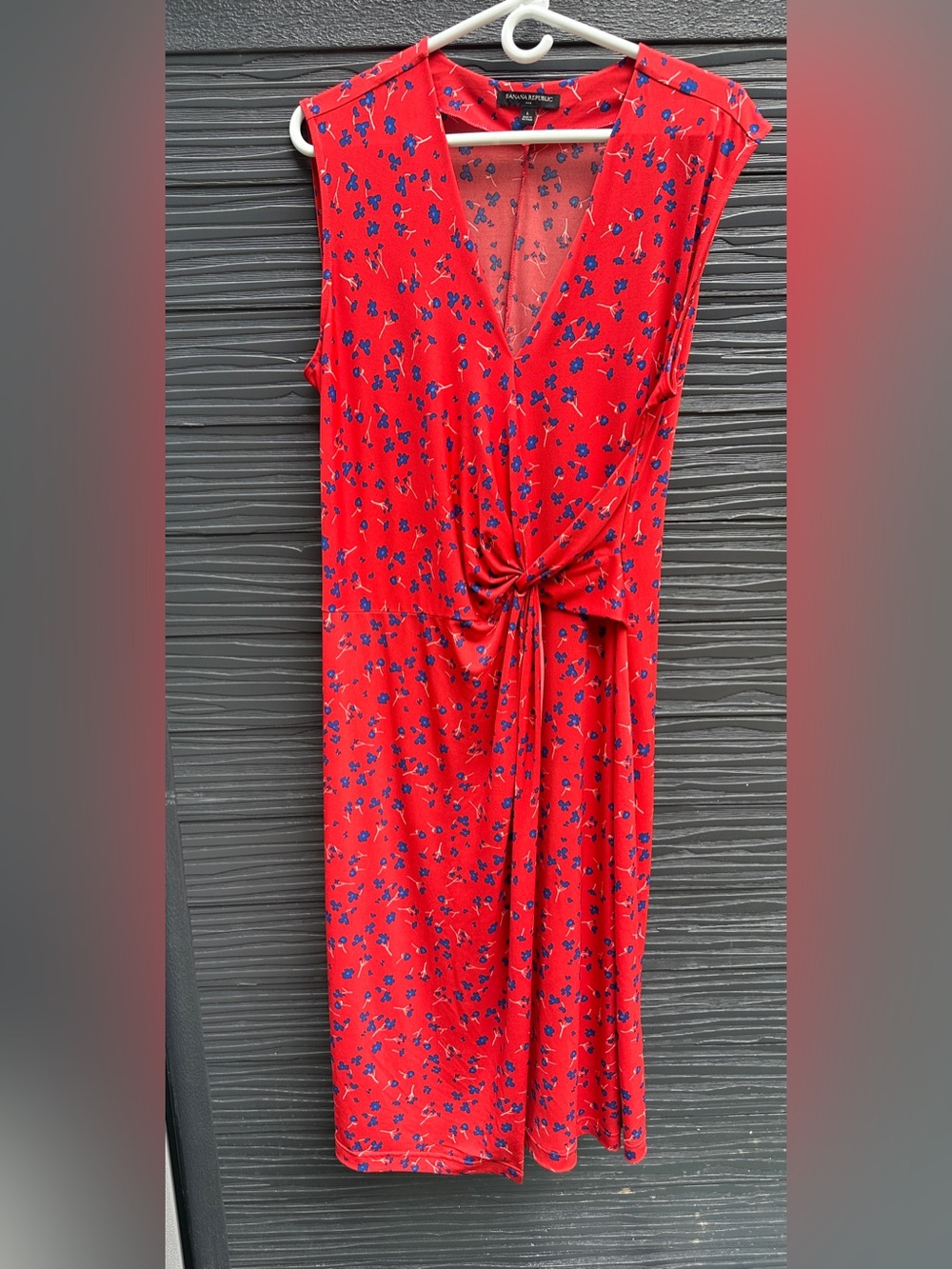 Banana Republic Red Floral Knot Front Dress Sleeveless V-Neck Size Large - Picture 1 of 5